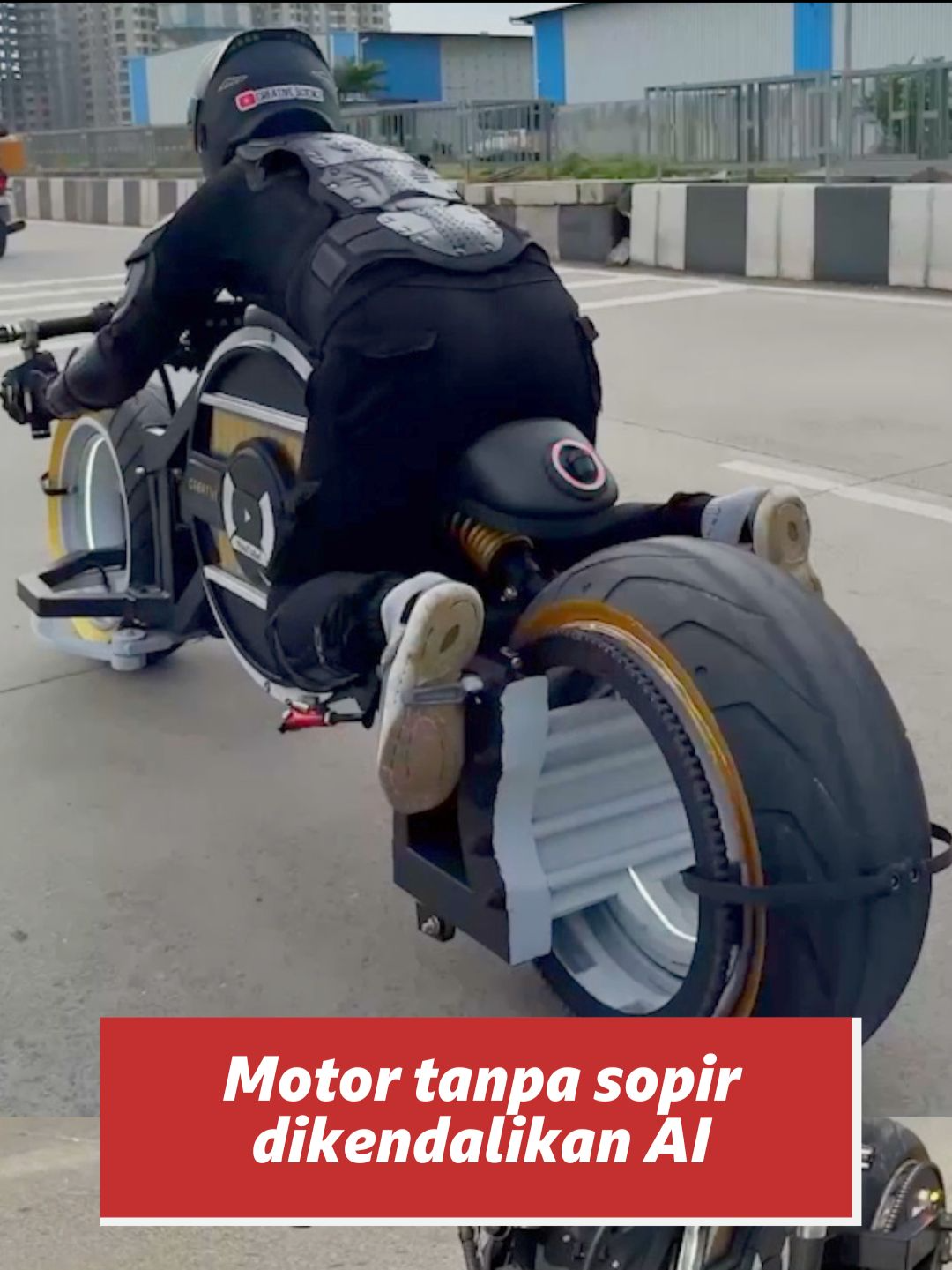 Ini adalah motor tanpa sopir buatan mahasiswa di India. Motor ini dikendalikan kecerdasan buatan, dan disusun dari komponen bekas.  Tenaganya baterai lithium dan bisa menempuh jarak 220 km. #motor #AI #hobimotor #pemotor