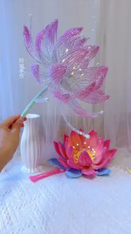 Một đóa hoa sen kim tuyến xinh #yeuhandmade #yeuhandmade89 #hoakemnhung #hoasenkemnhung #hoakemnhung 