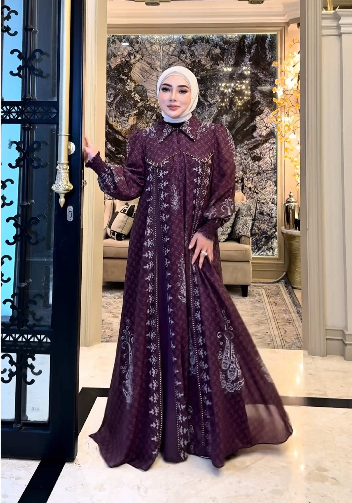 Dress Burgundy nya sayang 😍