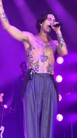 Damiano singing pink pony club wasnt on my bingo card for 2025 but ABSOLUTELY LOVE IT @Damiano David #damianodavid #damiano #fyp #music #måneskin 