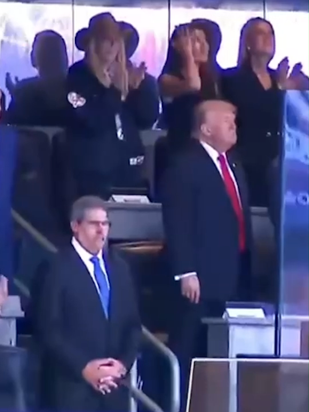 Трампа Прячут за СТЕКЛОМ После Убийства Кирка