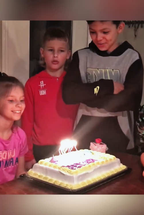 Accords on a child’s birthday 🥳🎂 #funny #funnyvideos #funnybaby #funnytiktok #foryou #kids #fyp #fail 