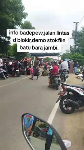 Demo penolakan stokfile bau bara jambi,jalan lintas di blokir. #batubara #demobatubara #Fyp 