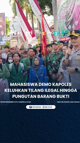 Mahasiswa Demo Kapoles, Keluhkan Tilang Ilegal Hingga Pungutan Barang Bukti KBRN, Magetan: Ratusan mahasiswa kembali menggelar aksi turun ke jalan, Senin (1/9/2025) sore. Usai menyampaikan aspirasi di depan gedung DPRD Magetan, massa kemudian melanjutkan orasi ke Mapolres Magetan. Dalam aksinya, mahasiswa menuntut transparansi dan perlindungan hukum. Mereka menyoroti dugaan praktik tilang ilegal serta pungutan biaya pengambilan barang bukti kecelakaan lalu lintas. Selain itu, massa juga mengeluhkan sejumlah pelayanan kepolisian, termasuk biaya pembuatan Surat Izin Mengemudi (SIM) yang dinilai tidak sesuai ketentuan. Baca selengkapnya di rri.co.id #rri #rrimadiun #rrinews #rridigital #magetan 