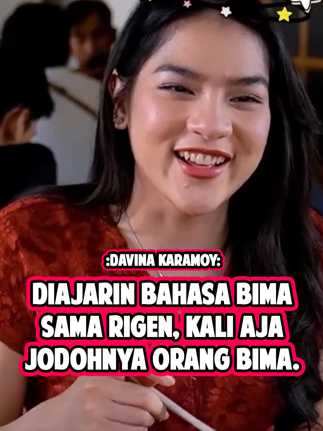 Davina Karamoy diajarin bahasa Bima sama Rigen sambil makan mie ayam, kali aja ntar jodohnya Davina orang Bima. Biar gak salah paham, langsung nonton full “Laper Pak” di youtube: Rigen Rakelna #davinakaramoy #rigen #mieayam#videoviral #fyp
