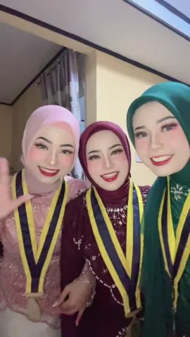 @itssmesariii @tingkerbell 🧚 #kebayawisuda #promoseruweekend #trendwisuda #fomo 