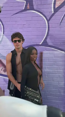 @Olandria e @Nicolas Vansteenberghe allo show di #OffWhite alla #NYFW #LoveIsland 