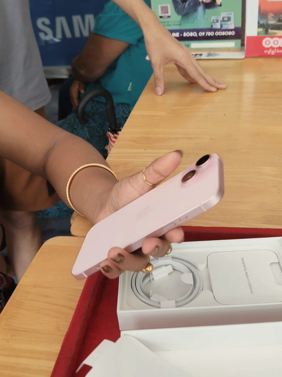 #Iphone 15 unboxing#လာရောက်ဝယ်ယူအားပေးသွားတဲ့ကာကာအချောလေး ‌#ကျေးဇူးပါရှင်🥰