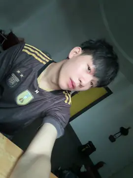 Em khác gì hoa