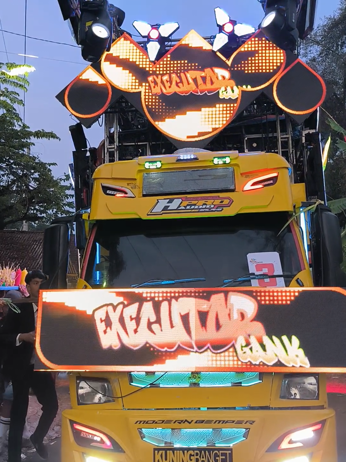 Eksekutor Gank Hpro Tampil Rapi pakai Jas di karnaval Pucangsari  @HPRO AUDIO Official @HR2-Pro_official 