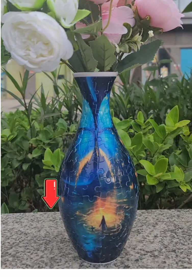 Where would you place this vase once it's finished?#puzzles #puzzlevase #homedecor #christmasgiftideas #vase 