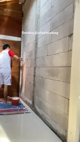 masih tahap finishing dinding belakang#rumahminimalis 