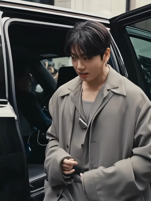 jungkook paris fashion week #calvinklein #jungkook #jeonjungkook #pfw #bts #foryou #fyp 