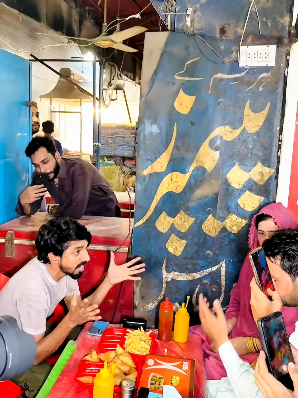 finger chips prank public reaction girl voice change prank 🤣😂😂 #nazimofficial11 #girlvoiceprank #nazimgirlvoice #entertainment #funnyvideo 