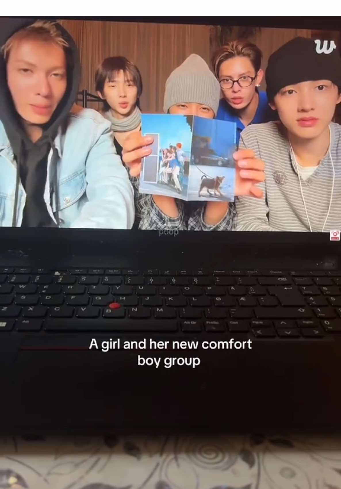 Munching while watching my comfort group 😽 #cortis #comfortgroup #cortis #weverse #kpopgroup 