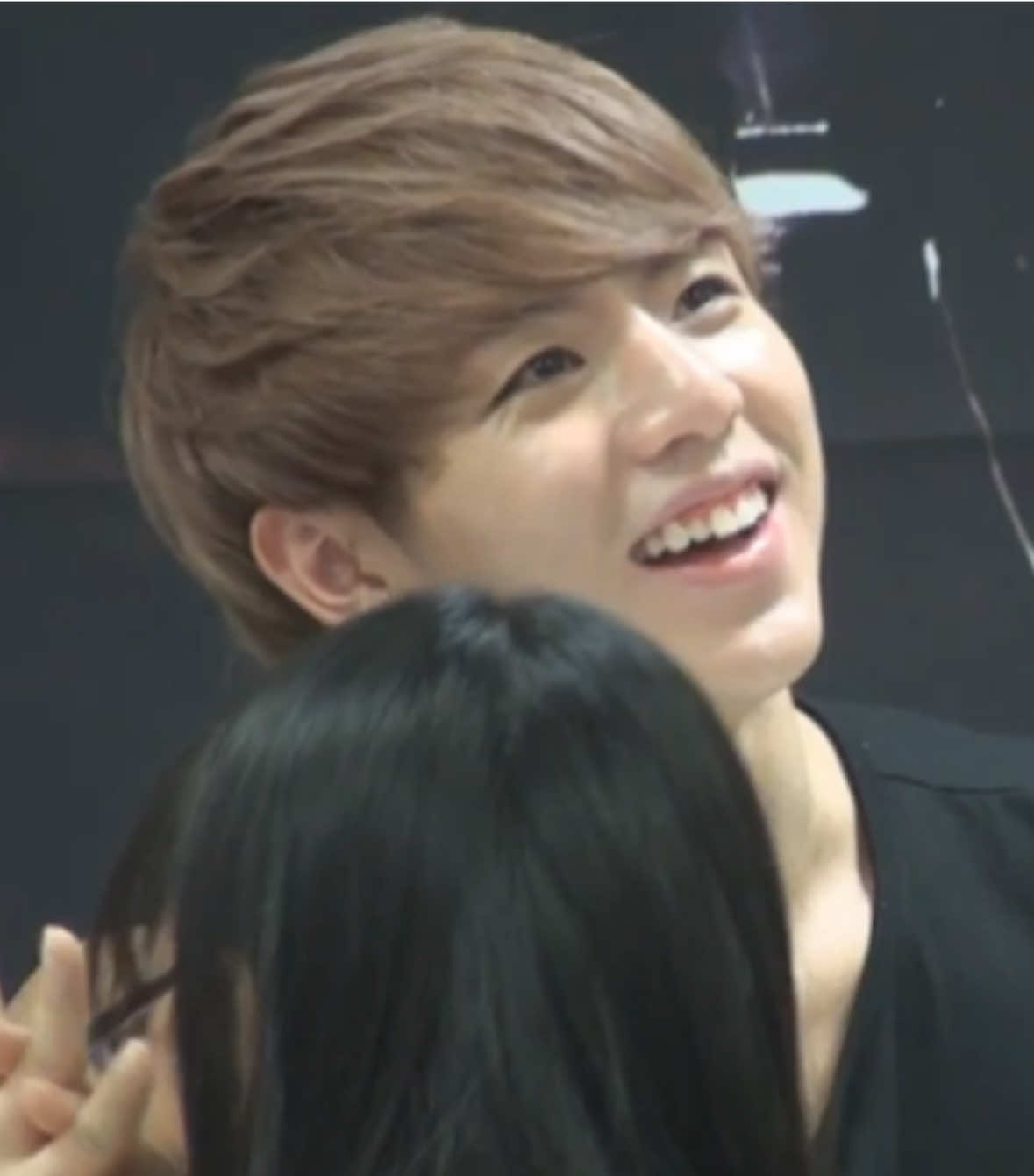 hồi 2012 mình chưa biết tới anhh, thôi thì giờ fansign online bù vậy 🥹 ng đâu mà xinh yêu quáaaa