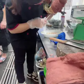 Tôm tươi cắt tiết tại bàn