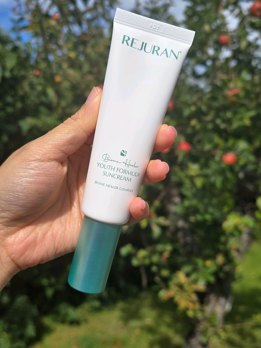 REJURAN Biome Healer Youth Formula Suncream I absolutely adores this sunscreen. It is lightweight, non-greasy & delivers lasting protection with added skincare benefits, making it your must-have daytime defence  ✨️ Protects your skin against UVA & UVB damage ✨️ It has toning effect which instantly helps brightens and corrects uneven complexion  ✨️ Also has light anti-aging relief too ✨️ Sweat-proof which means you can stay active outdoors during humid days without worrying about your skin  @REJURAN.COSMETICS  #sunscreen  #kbeauty  #Rejuran  #Rejuranhealer  #Skincare 