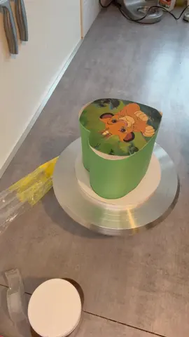#pourtoi #bordeaux #cakedesigner #cakedesign #cakedecorating 