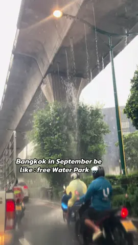 Bangkok in September be like … 🌧️☔️⚡️#bangkok #thailand #september #rain #thunderstorm 