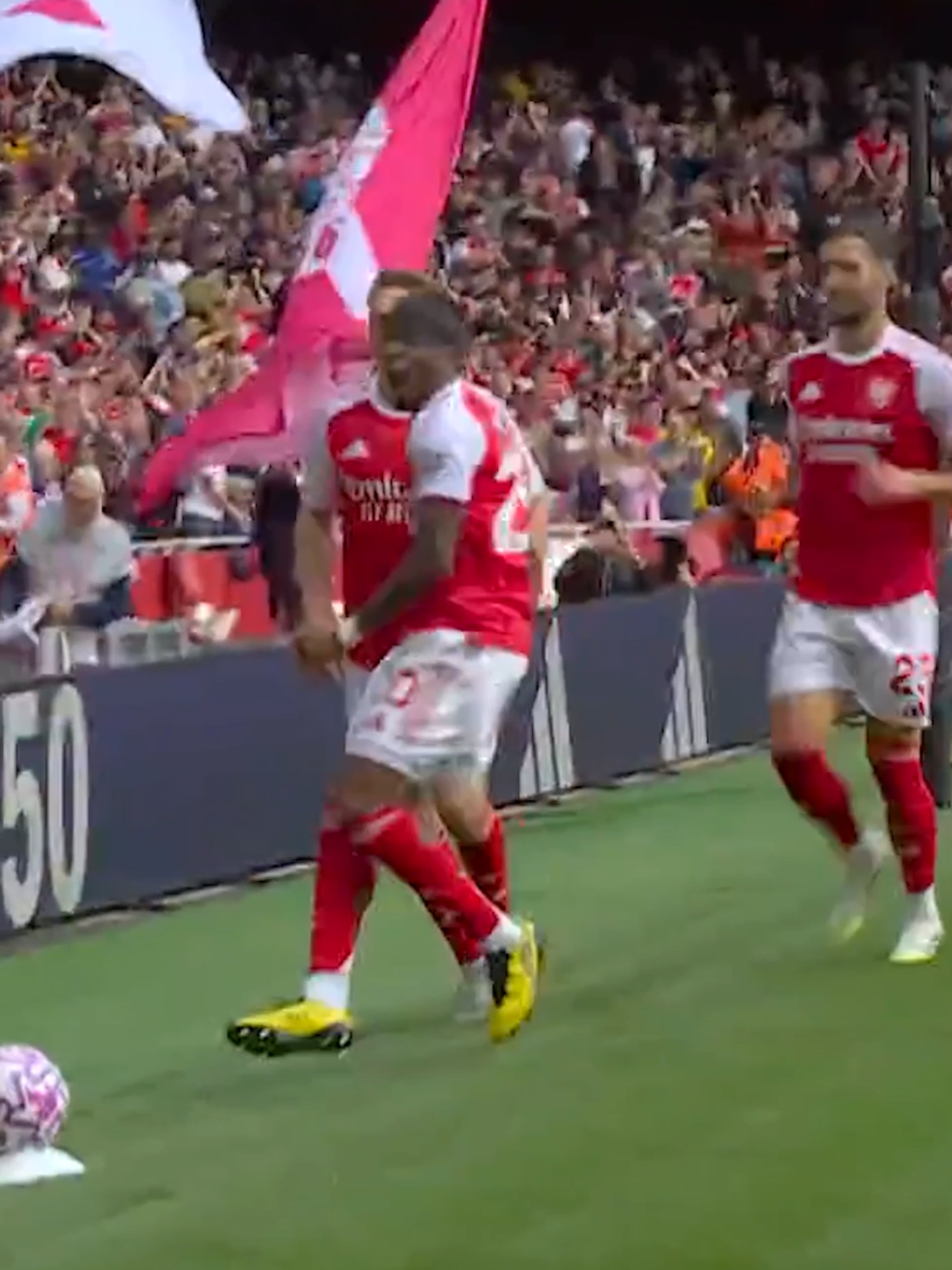Goal voor Arsenal! Het is Viktor Gyökeres die de 2-0 maakt, de wedstrijd lijkt wel gespeeld 🔥