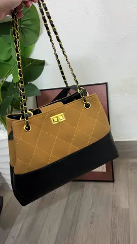 Hàng da dày nhà em có chị em nào mê chưa ạ