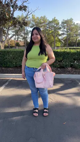 I love wearing my puffer bag everyday it looks so cute with my outfits💕😊 #pufferbag #totebag #cutebags #pinkbag #westbronco 
