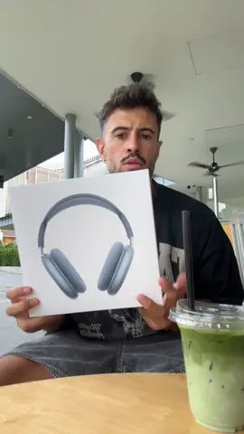Petit unboxing à la sauvette bande de bg 🎧🤍 @Lisa-marie  #unboxingvideo #apple #you 