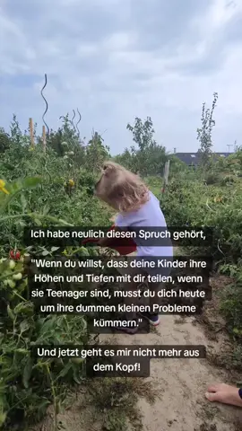 👉 Manchmal sind es die scheinbar kleinen Probleme unserer Kinder, die über die großen Gespräche von morgen entscheiden. 💭 Was denkst du – stimmt der Spruch? . . . . . . #mamagedanken  #elternsein  #kindheitserinnerungen  #wahreworte  #Familienzeit