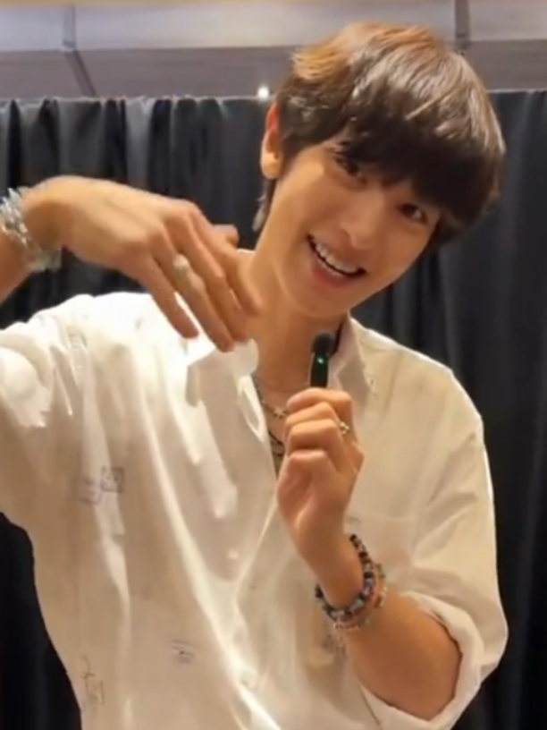 Bang Chanyeol pake kemeja putih emang ga ada obat😍 cakepnya keterlaluan 🥰 📌Music Ellemen. #chanyeol  #찬열  #exo  #fyf 