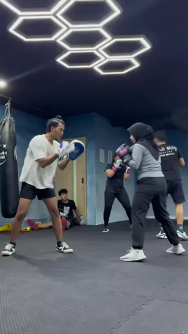 kamu calling calling, aku lagi boxing 🥊 #boxing 