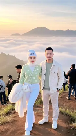 Kembali menghirup udara segar adalah cara diri untuk keluar dari zona yang lagi ugal ugalan 🙃 #diengwonosobojateng #atasawan #salintextprompt #geminiai 