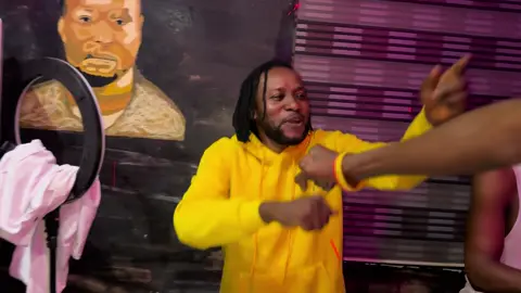 The Toucher touching deeper in the club…. With @Dj Stephen Gh (Baba Adeleke) on the selector… @STONEBWOY @Dr. Louisa Satekla @Keeny Ice 🔥🔥🔥🔥🔥🔥#thetorcher #stonebwoyofficial 