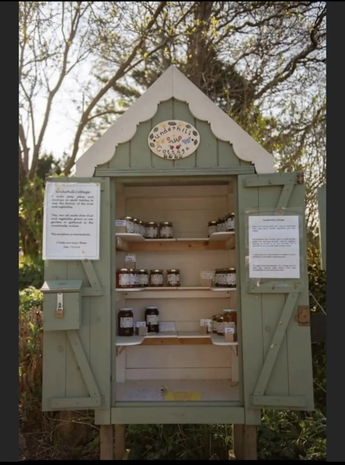 If I were to set up a farm stand again, I’d be pulling inspiration from other mobile businesses like these.  A Kei truck or horse trailer make awesome choices if you want to do Pop-ups at your local farmers market, breweries or boutiques, too! #farmstand #farmstandsetup #cottagebakery #cottagebaker #microbakery 