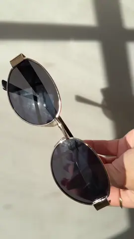 🕶️ Óculos de Sol Ovais Vintage Retrô ✨ Pequena armação de metal | Proteção UV400 | Unissex 💥 34% de desconto! 🔥 De R$22,90 por apenas R$14,90 – R$17,99 🛒 Disponível na Shopee – garanta já o seu! 📌 Onde encontrar o link? 🛍️ Acesse o link azul na bio 🛍️ Comente EU QUERO que eu envio  - 🔥 Oferta exclusiva por tempo limitado ⏳ Garanta o seu antes que acabe! 🔖 Salve este post para não perder a oferta 👉 Siga e curta @achadosdagleisy e fique por dentro dos melhores achados com a Shopee! #ÓculosDeSol #ÓculosVintage #ModaRetrô #Shopee #OfertasShopee      