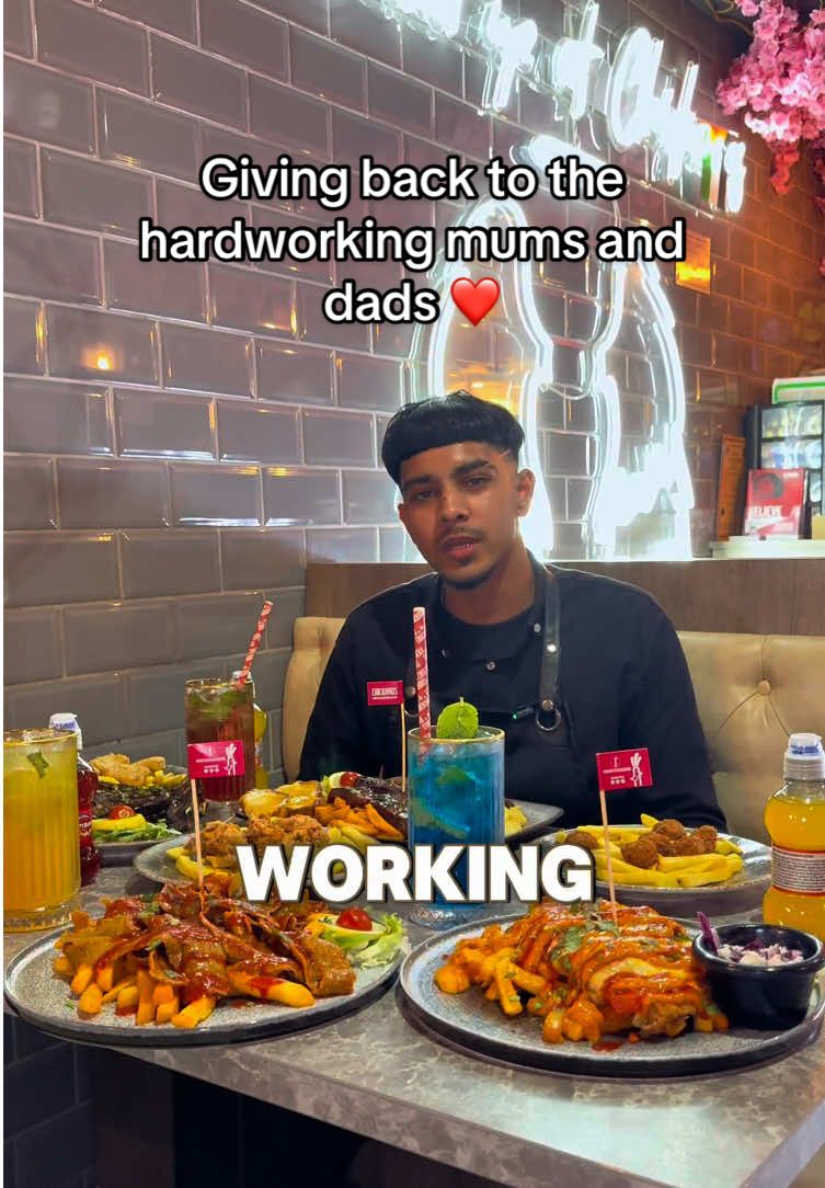 Kids eat FREE all year 👶🍴 Big love to the mums & dads holding it down ❤️ ‼️LADYPOOL ROAD BRANCH ONLY‼️ #Chickaros #KidsEatFree #fyp #viral 