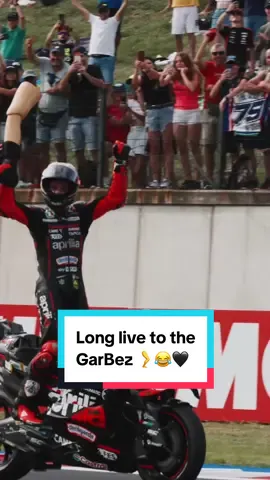 The ancient GarBez has been rescued 🦵😂 #Aprilia #SimplyTheBez #MotoGP #SanMarinoGP #Motorsport @MotoGP™ @Aldogiovanniegiacomo 