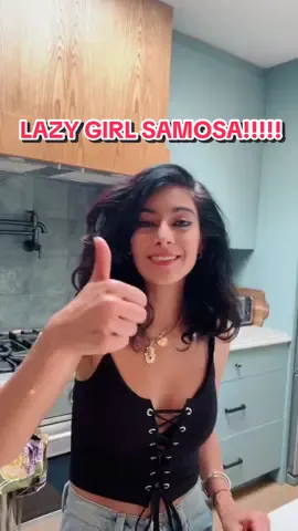 LAZY GIRL SAMOSA! Stay tuned till the end to see if it’s lazy girl APPROVED 🪄🪄🪄 what should I make next? 🧐 #easymeals #indianfood #Foodie #foodrecipes #girldinner 