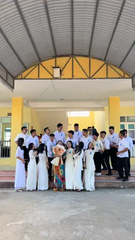 10 năm có trôi qua có những gương mặt tưởng chừng xa lạ, nhưng khi gặp lại cảm giác thân quen vẫn còn nguyên vẹn , thanh xuân chưa hề mất đi phải không cả nhà #thiepdoithuong #hatinh 