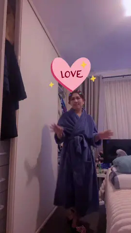 Iseng2 aja.. Kok lagu dan dance nya Keren bangettt😜tapi susah ngikuti 