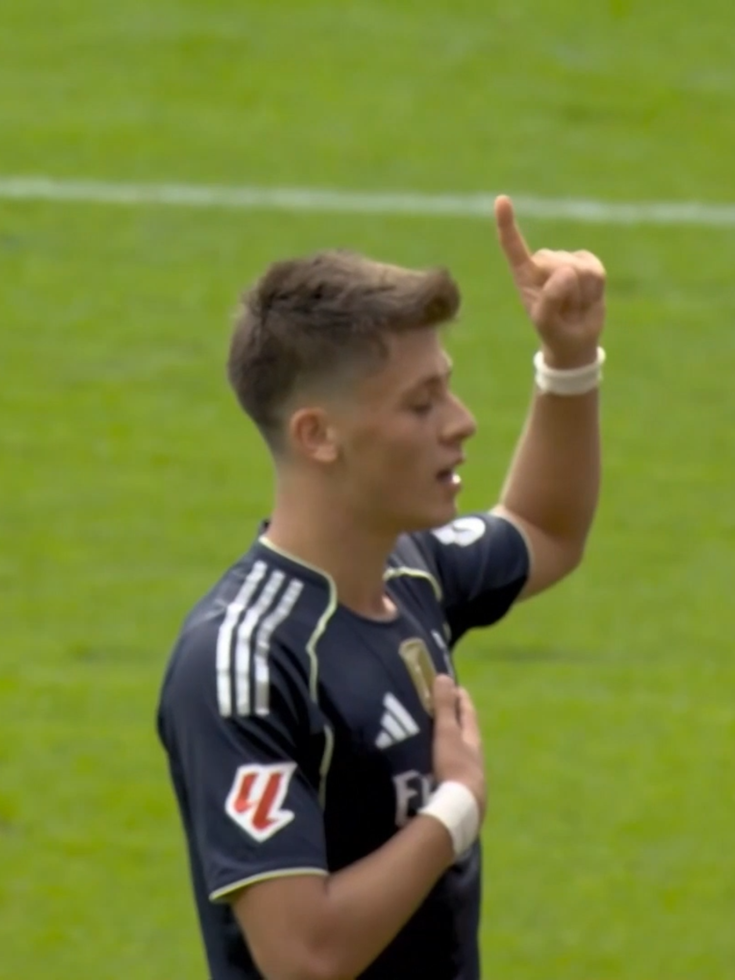 ARDAAA, ARDAAA! 🔥 Real Madrid'in her maçında rakipler için gol tehdidi ve hemen hemen her maçta tehditten çok daha fazlası! 🇹🇷 Real Madrid oyuncusu Arda Güler bir kez daha golünü attı, eksik oynayan takımına moral ve enerji depoladı! #sporgünlükleri #laliga #realmadrid #ardagüler #mbappe