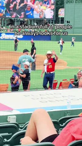 That feeling when he’s looking for us in the stands and finally finds us! We love you @Brandon Pennington 🧡 #bananaball #texastailgaters #wag #family #fyp 