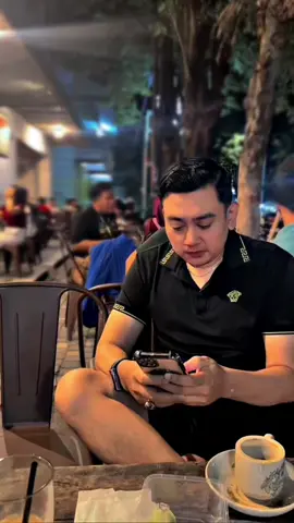 Malam yang tenang ditemani kopi hitam 🍃