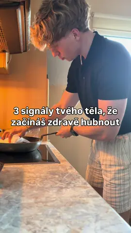 Hubnutí není o zákazu jídla. Je to o tom, že se cítíš LÍP. 🤍🙏🏻 👉 3 signály, že jsi na dobré cestě: 1️⃣ Ráno vstáváš s lehkostí 🌅 2️⃣ Máš víc energie na věci, co tě baví ⚡ 3️⃣ Jsi v klidu a užíváš si proces 🌿 Tvoje cesta = tvoje tempo. Napiš „rovnováha“, jestli tohle přesně chceš zažít.
