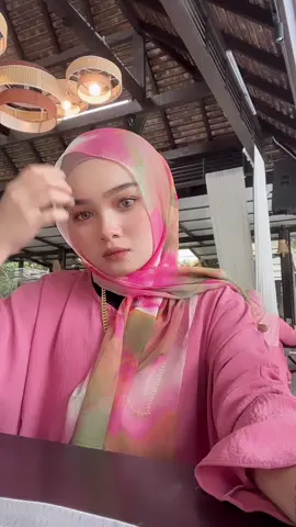 #fyp cantikk sngtt shawl nii sesuai dngn warna baju 😭💕