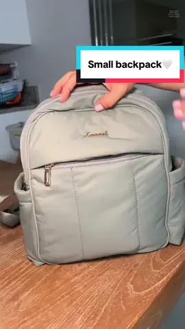 Amo este bolso de Lovevook😍es muy versatil, lo puedes usar para el dia a dia, para el trabajo, para viajar, como pañalera! Tiene muchos compartimientos y el material es suave y resistente al agua! #backpack #minibackpack #smallbackpack #tiktokshoprestock #tiktokshopcreatorpicks 