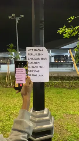 diusia yang hampir menginjak kepaIa orang, udah males debat. kamu orang baik, aku orangutan. kamu TOP, aku beng-beng. udah gitu aja.