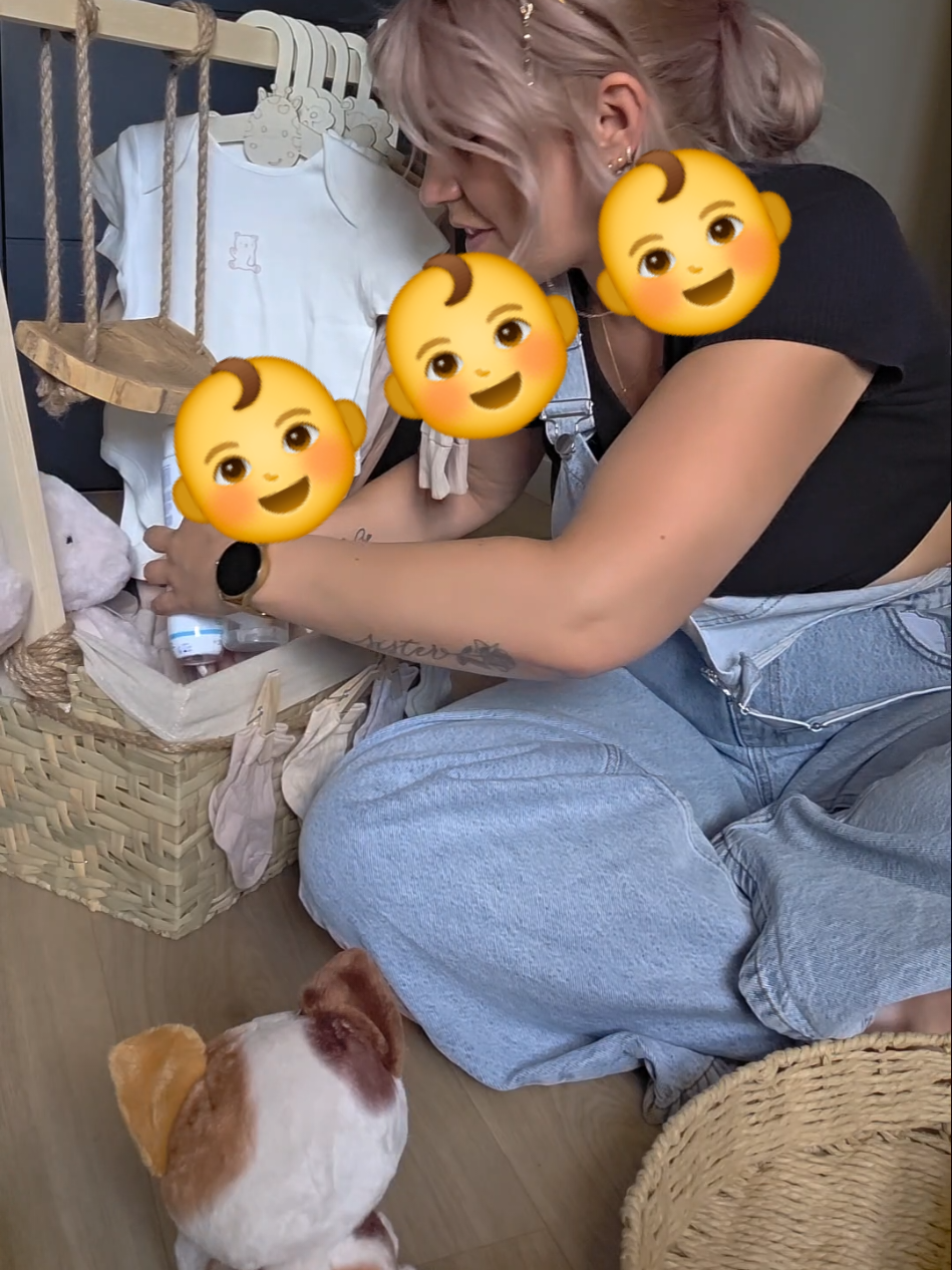 La mignonnerie absoluuue 😭🧡🧡 Pour la peluche personnalisé c'est @l’atelier des petits poids ❤️ #naissanc #cadeau #piiitchs 