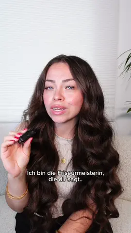 Gesunde, lange Haare waren für mich früher nur ein Wunsch heute sitze ich fast schon drauf, sodass ich leider mehr Haarspliss habe 🫠 🌿✨ Das zeigt mir: konsequente Pflege funktioniert! 💇🏼‍♀️ Wann habt ihr euch zuletzt die Spitzen schneiden lassen? Beobachtet ihr euer Haarwachstum aktiv? Xoxo love you #friseurmeister #haarpflege #hairtok 