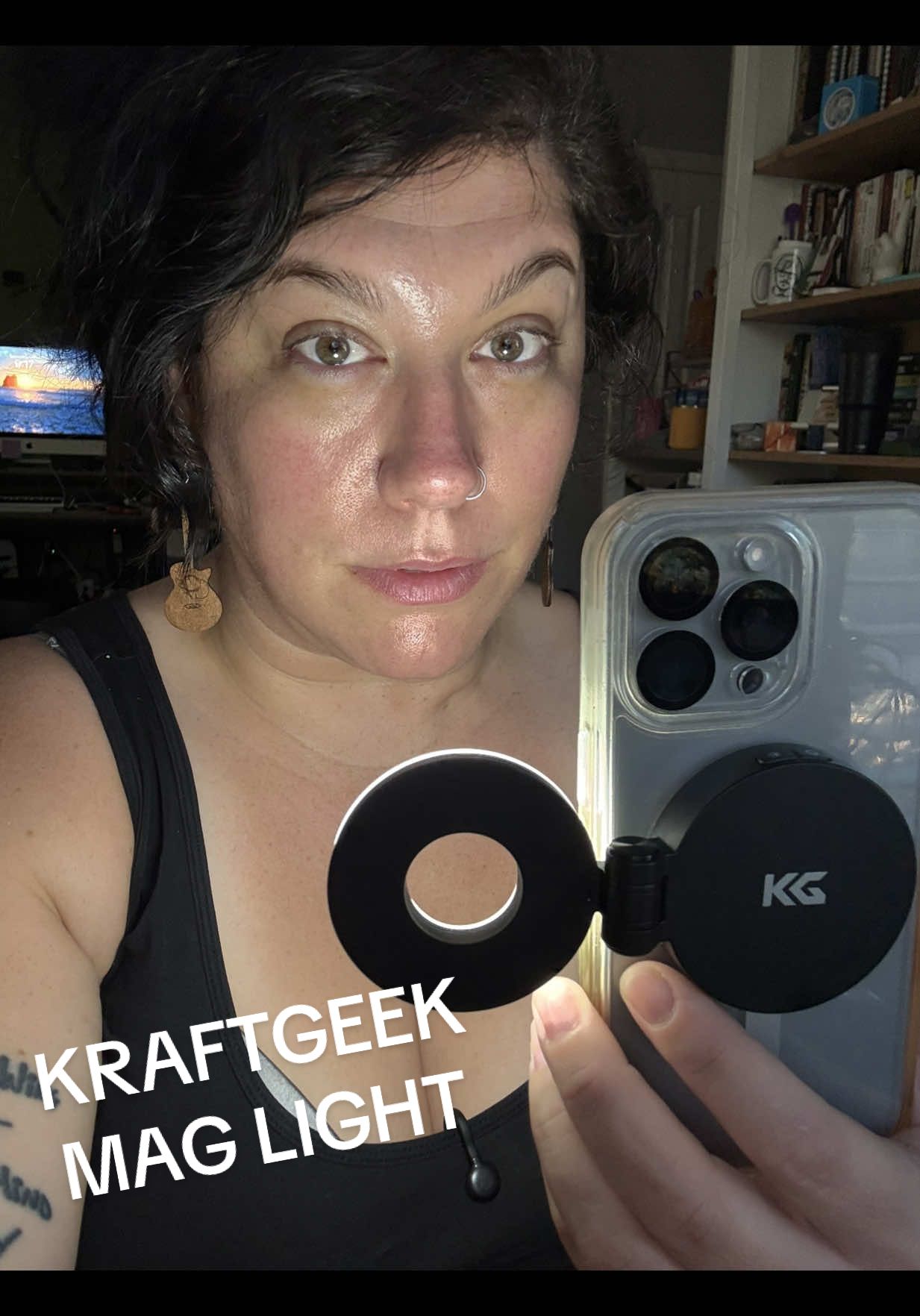 This magnetic selfie light is a game changer for content creation. #light #lighting #magnetic #Tech #gadget 